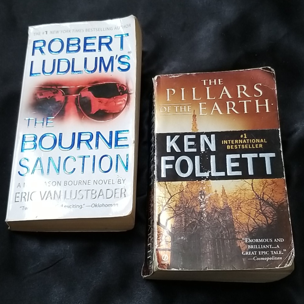 📚ROBERT LUDLUM and KEN FOLLETT PAPERBACKS